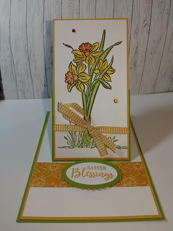 fun fold easel card made with daffodil delight stamp set